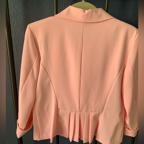 Pink skirt suit size 10 - Picture 5 of 8